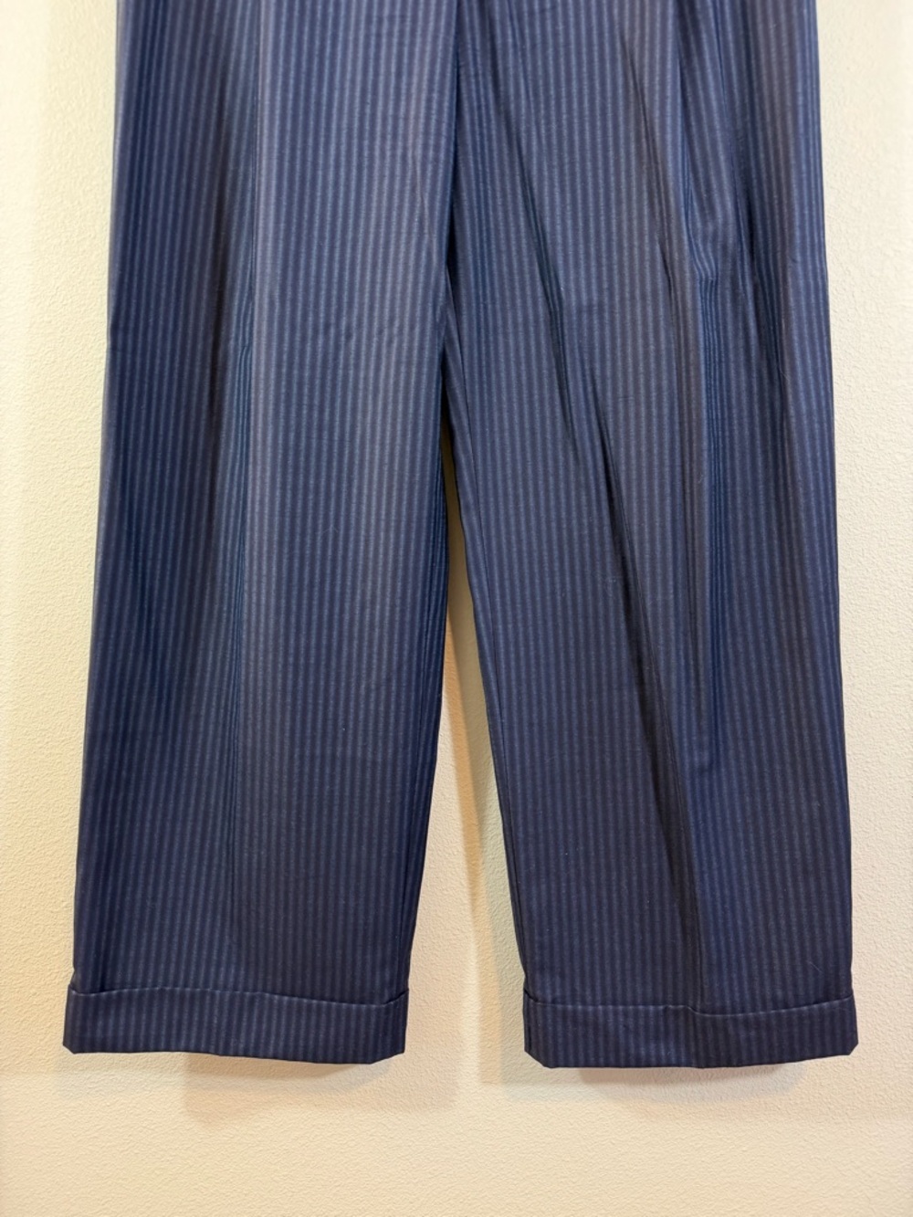 Theory Pleated Wide Leg Wool Trouser Size 10 Navy Blue Stripe Cuffed Minimalist - Picture 3 of 10